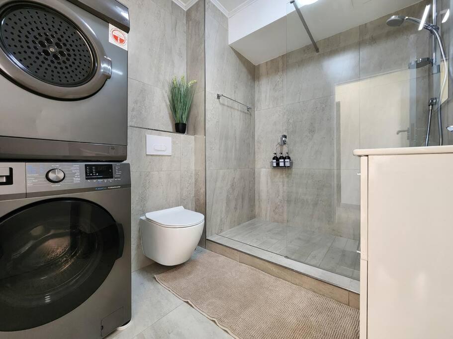Renovated, Pools, Park, Gym, Parking, Canal Walk Access Cape Town