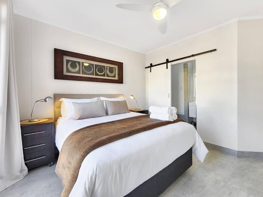 Apartment Renovated, Pools, Park, Gym, Parking, Canal Walk Access