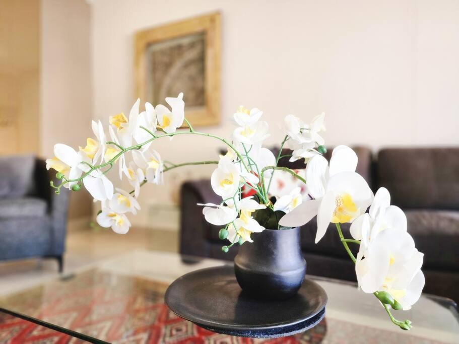 Apartment Renovated, Pools, Park, Gym, Parking, Canal Walk Access *