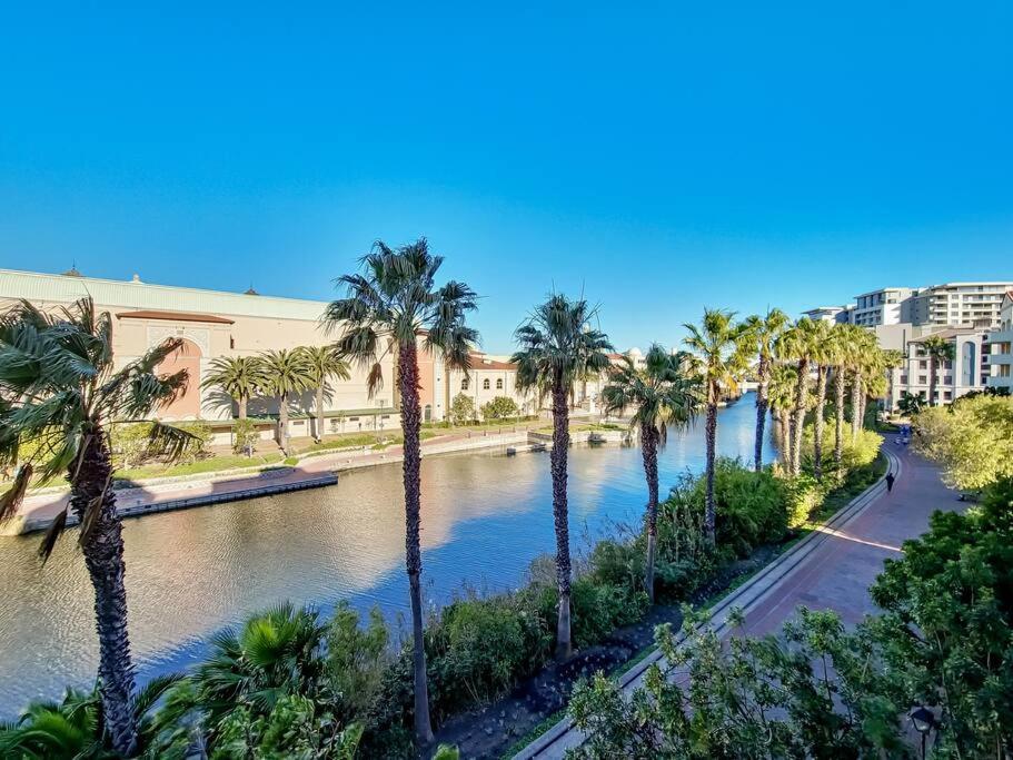 Renovated, Pools, Park, Gym, Parking, Canal Walk Access Apartment