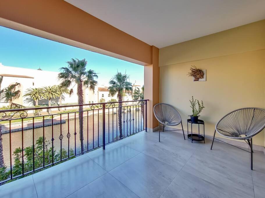 Renovated, Pools, Park, Gym, Parking, Canal Walk Access Apartment