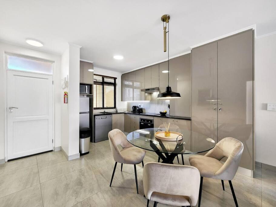 Renovated, Pools, Park, Gym, Parking, Canal Walk Access *